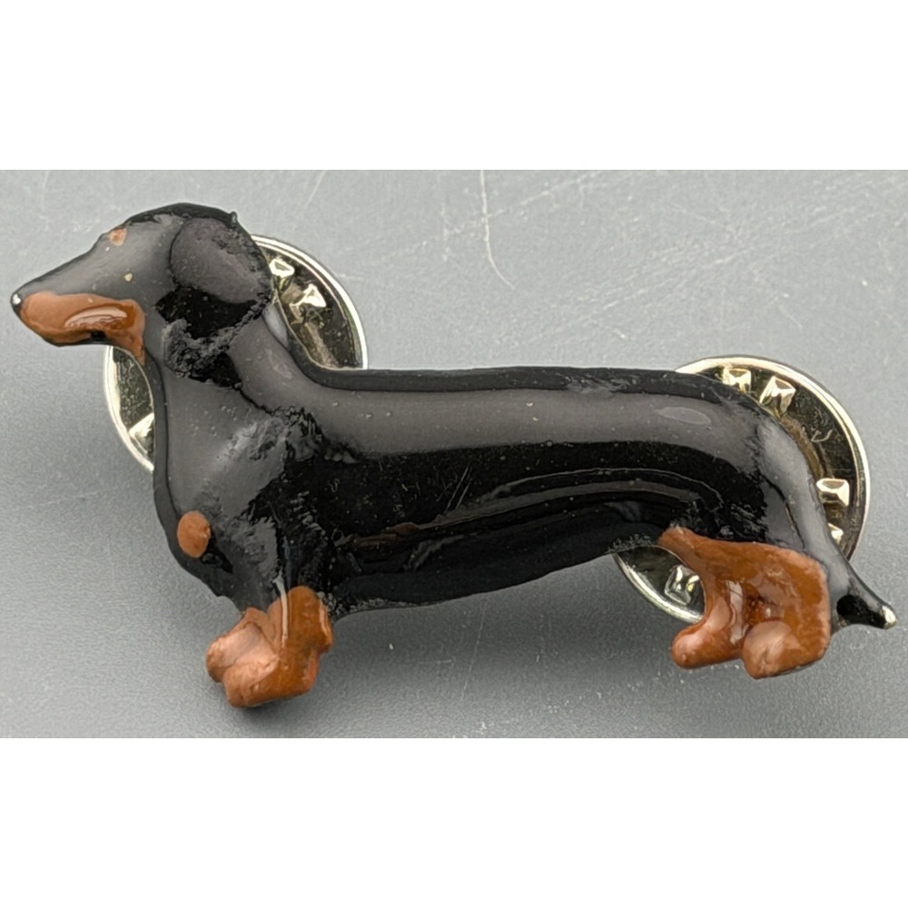 Vintage 1994 GG Harris Dachshund Dog Enamel Pewter Lapel Pin #462 Signed